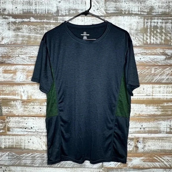 Athletics Other - Real essentials men's athletic black T-shirt L‎